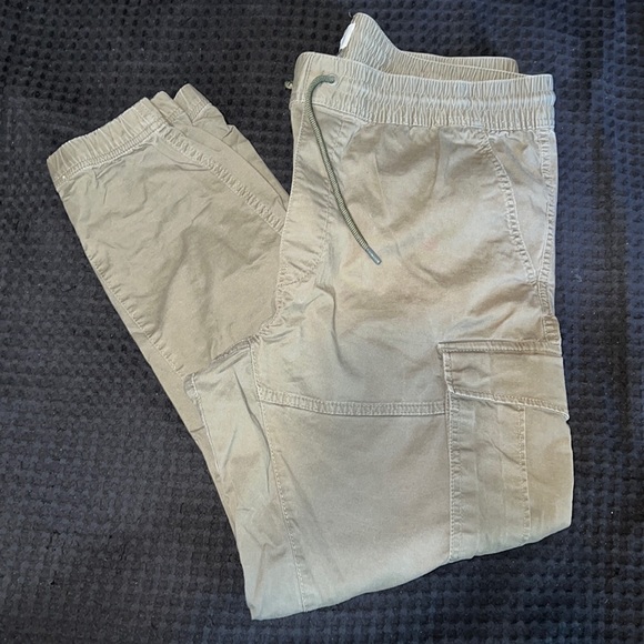 H&M Other - USED/HAS A HOLE!!! H&M Men’s Olive Green/Army Green Cargo Jogger Pants